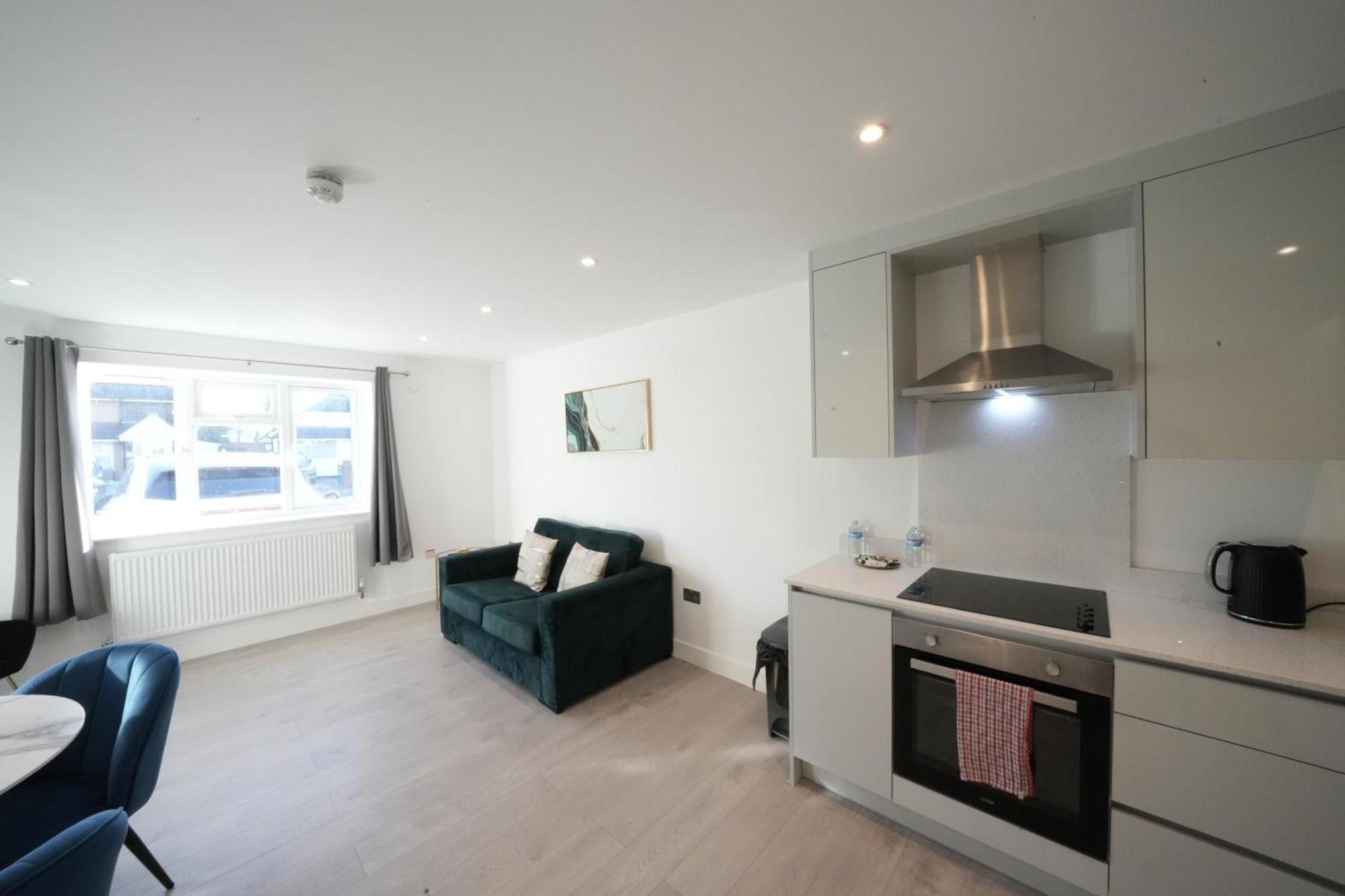 10 Min Drive To Airport - Free Parking - 15 Min Bus Ride - Ev Charge Available Apartment Stanwell Exterior photo
