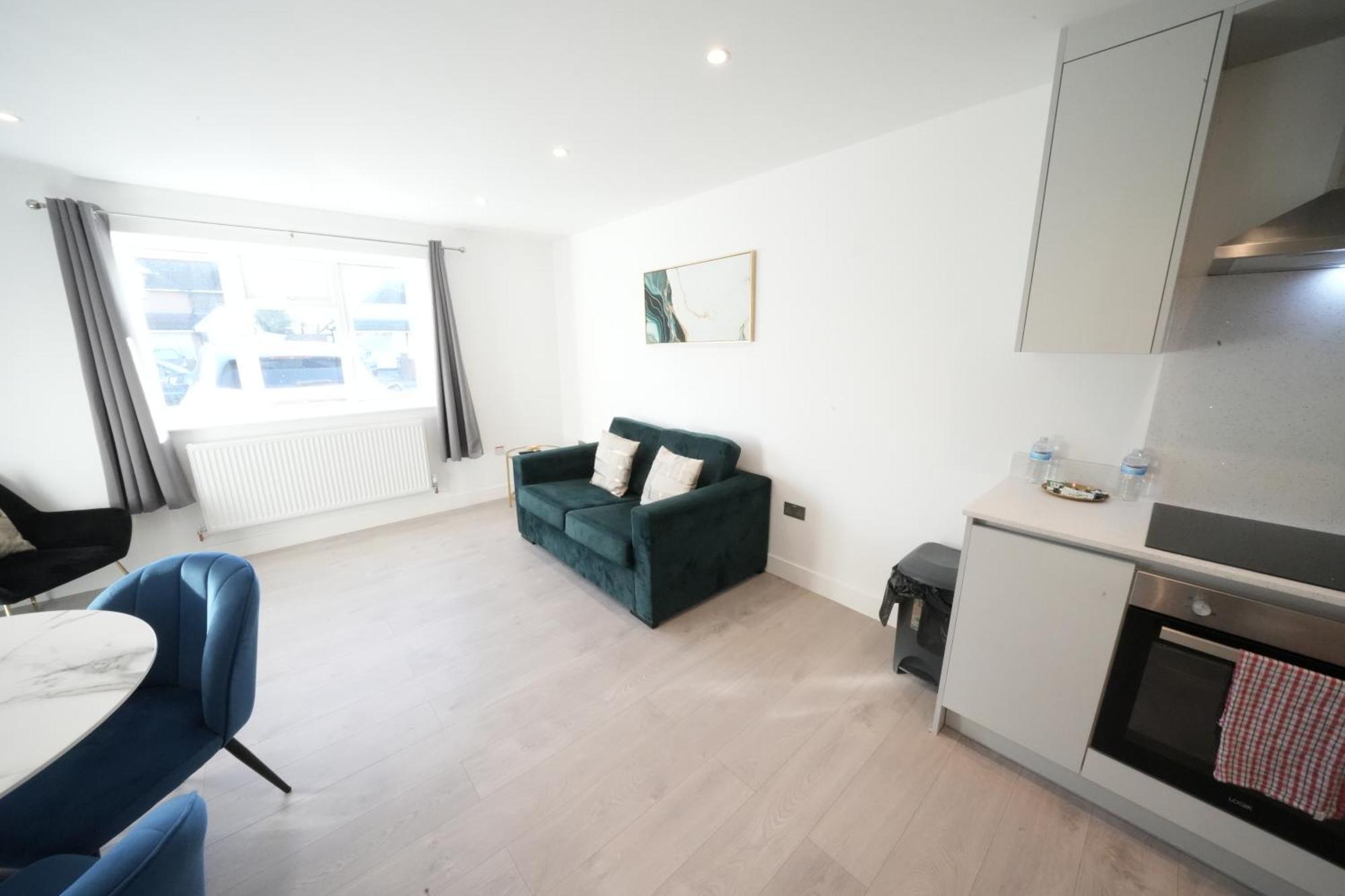 10 Min Drive To Airport - Free Parking - 15 Min Bus Ride - Ev Charge Available Apartment Stanwell Exterior photo
