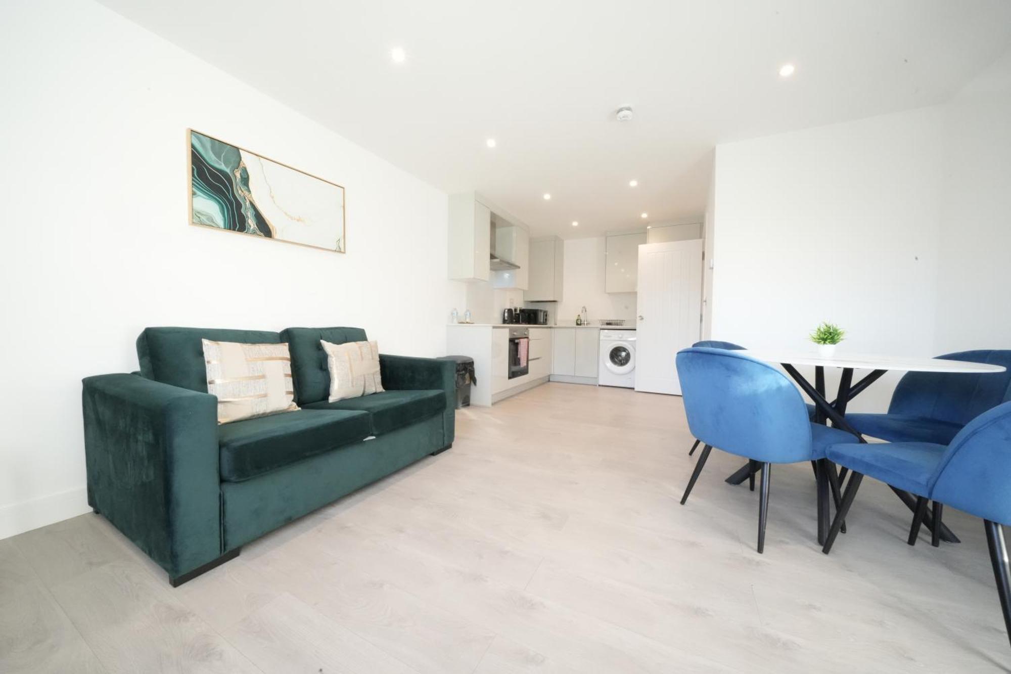 10 Min Drive To Airport - Free Parking - 15 Min Bus Ride - Ev Charge Available Apartment Stanwell Exterior photo