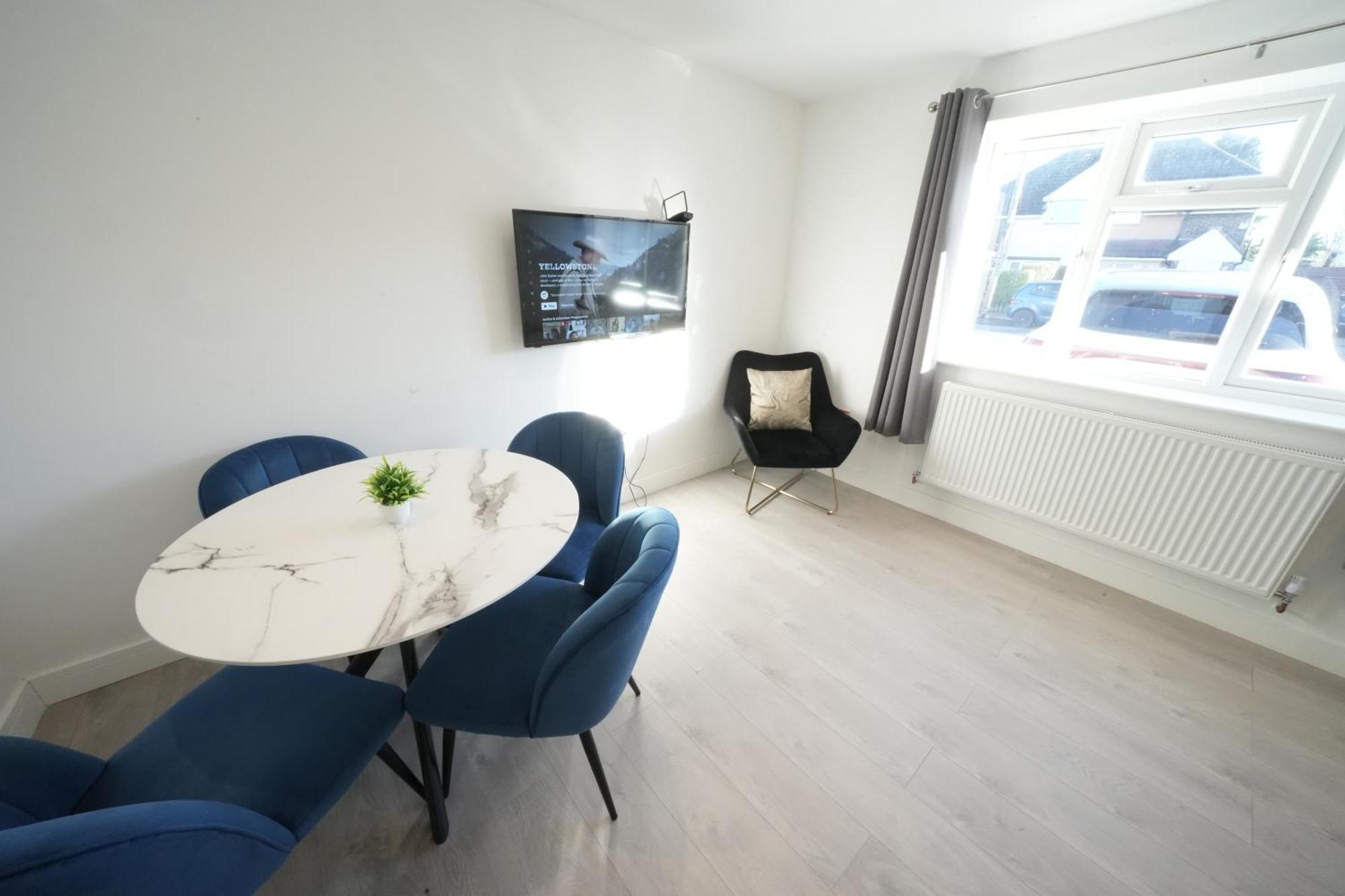 10 Min Drive To Airport - Free Parking - 15 Min Bus Ride - Ev Charge Available Apartment Stanwell Exterior photo