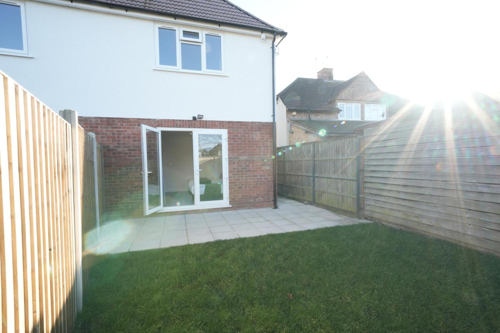 10 Min Drive To Airport - Free Parking - 15 Min Bus Ride - Ev Charge Available Apartment Stanwell Exterior photo