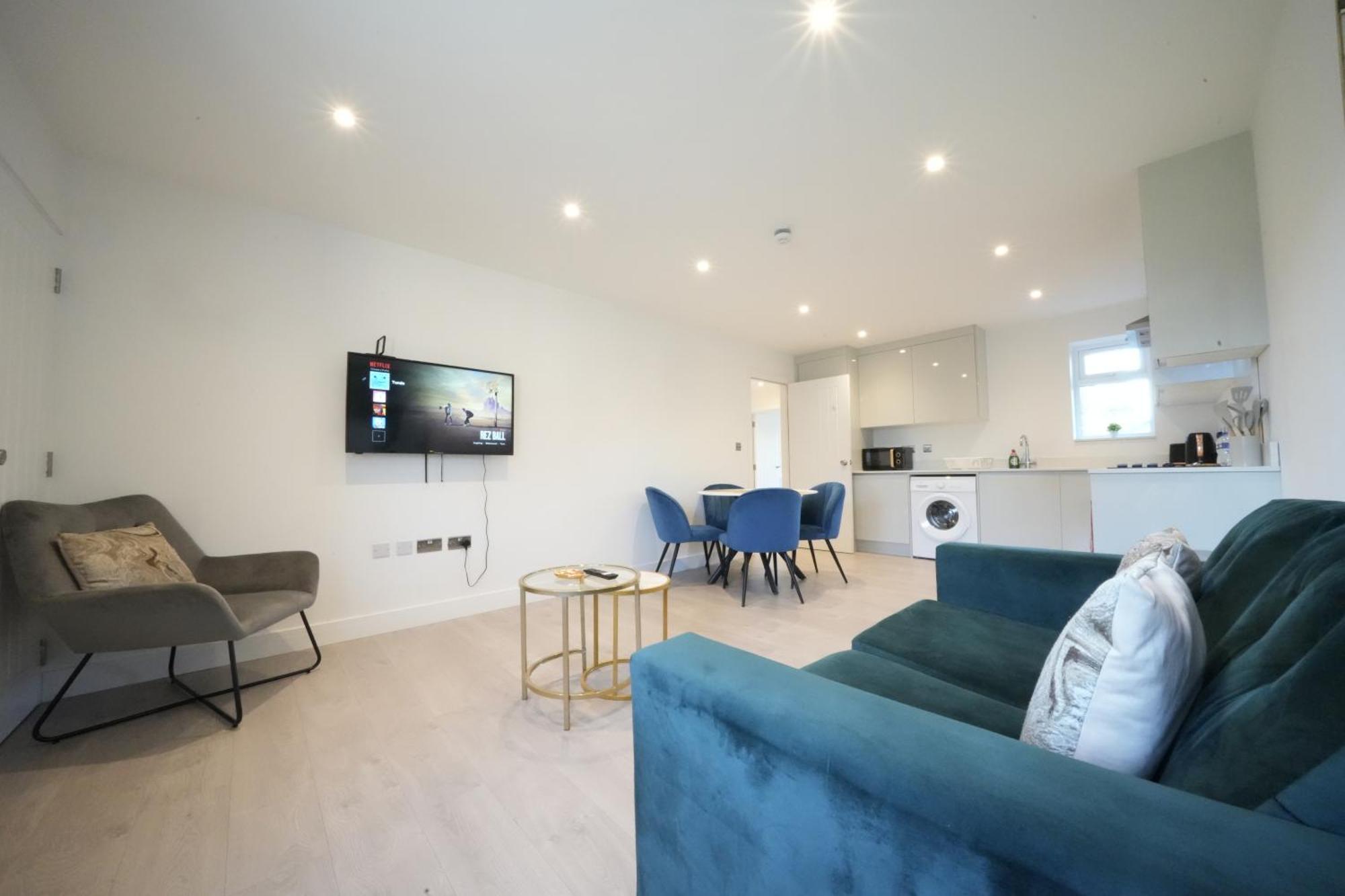 10 Min Drive To Airport - Free Parking - 15 Min Bus Ride - Ev Charge Available Apartment Stanwell Exterior photo