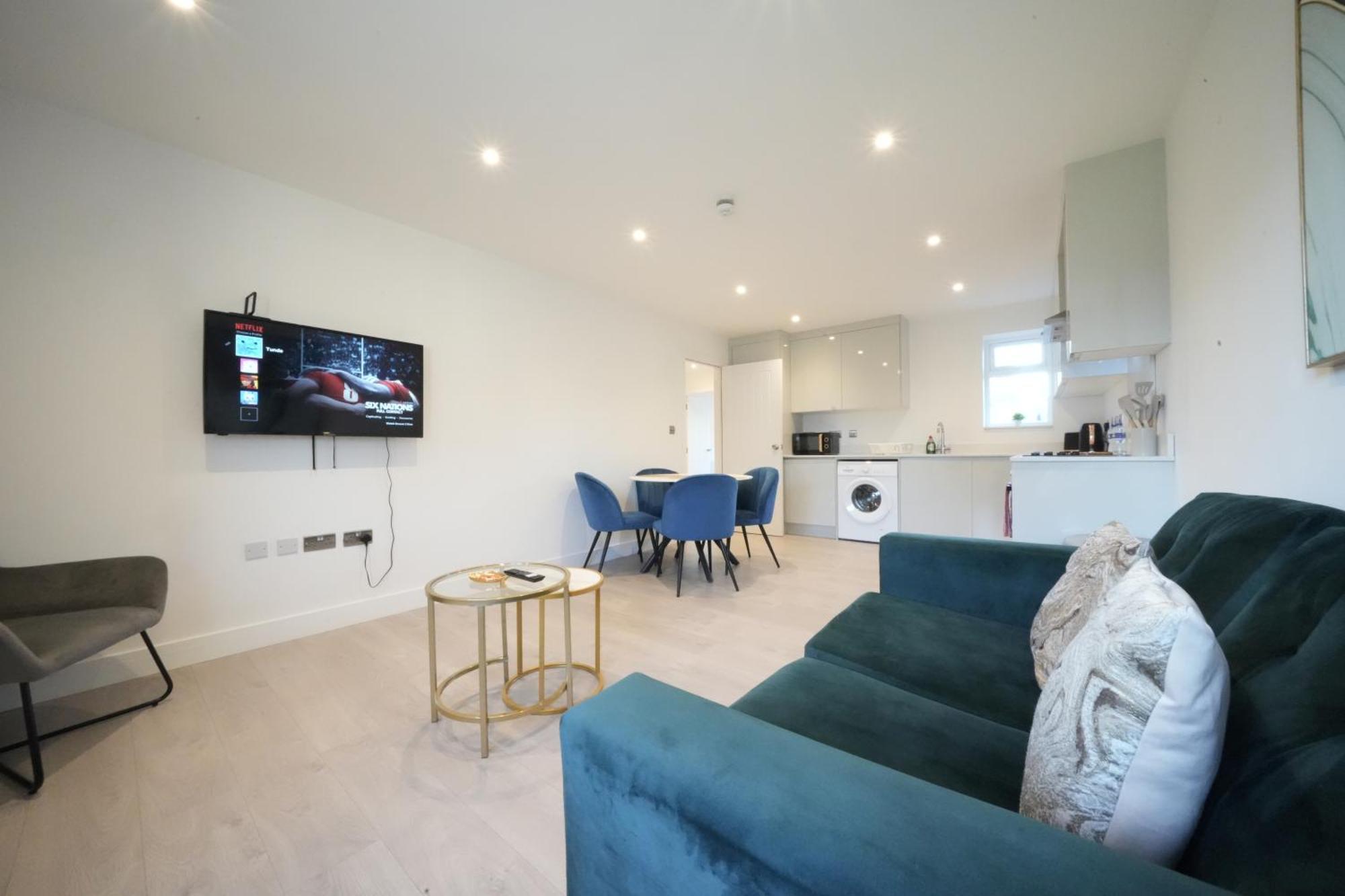 10 Min Drive To Airport - Free Parking - 15 Min Bus Ride - Ev Charge Available Apartment Stanwell Exterior photo