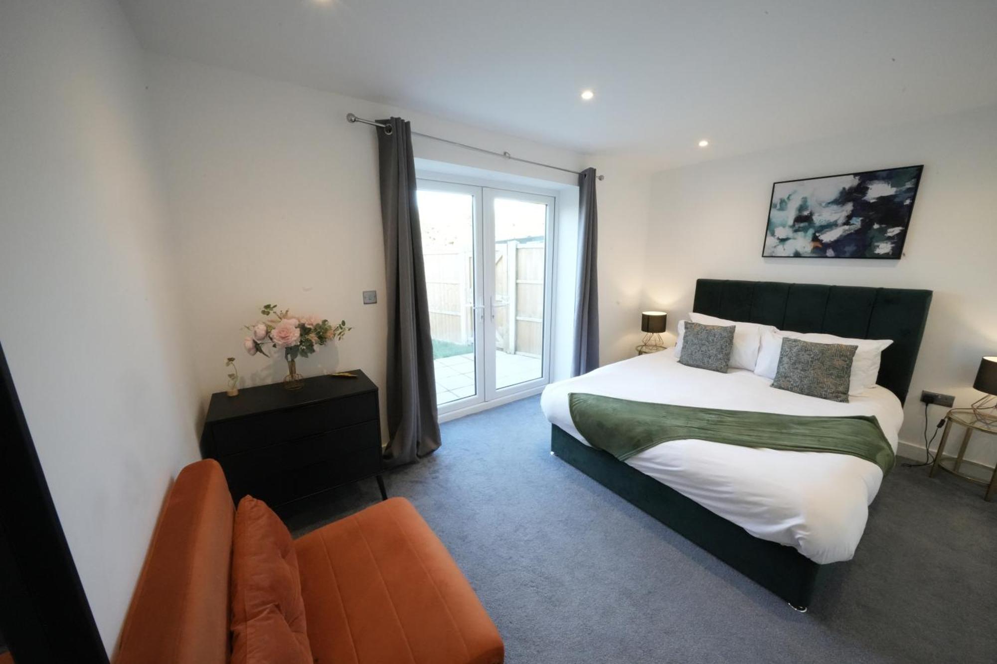 10 Min Drive To Airport - Free Parking - 15 Min Bus Ride - Ev Charge Available Apartment Stanwell Exterior photo