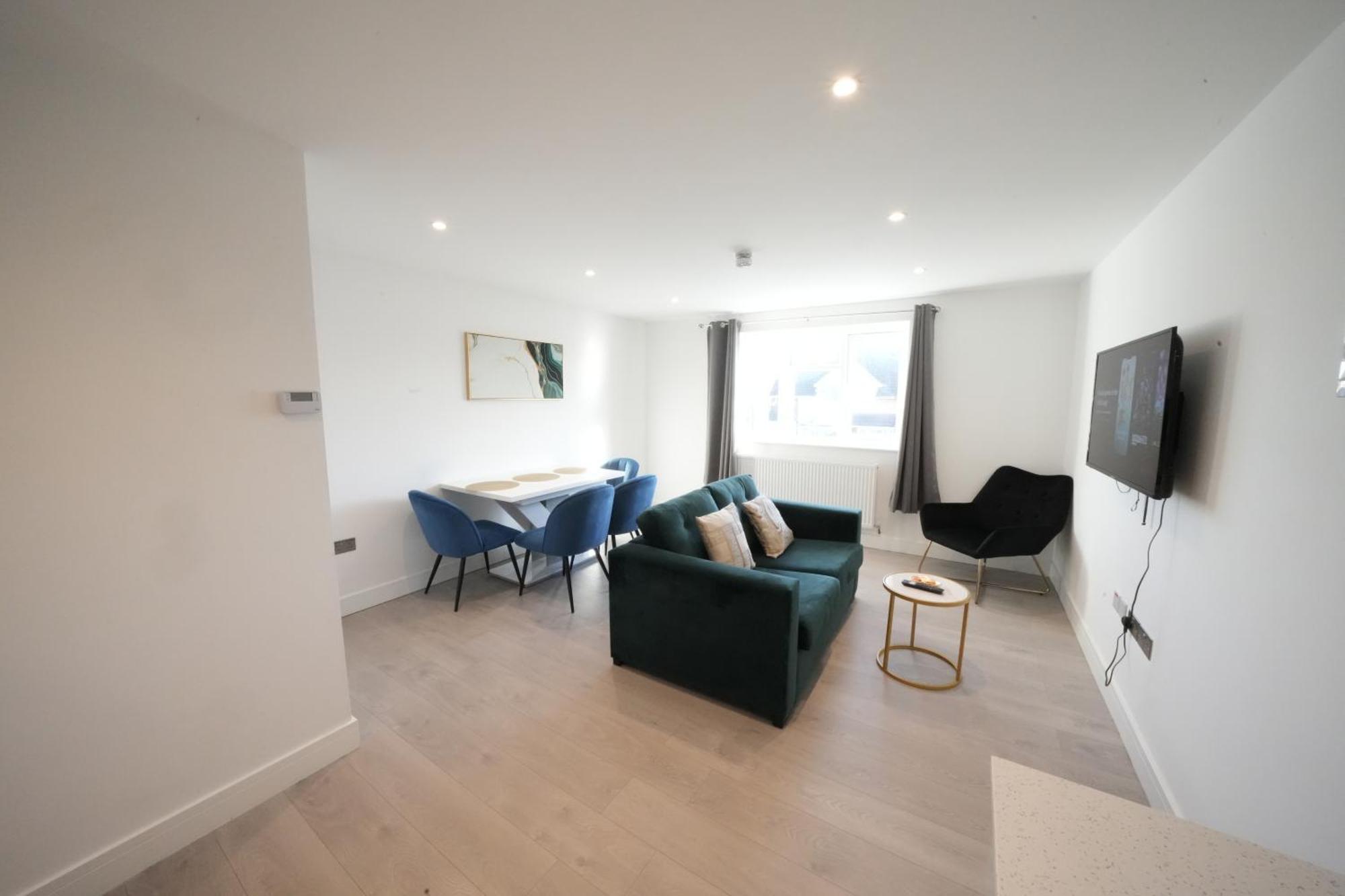 10 Min Drive To Airport - Free Parking - 15 Min Bus Ride - Ev Charge Available Apartment Stanwell Exterior photo