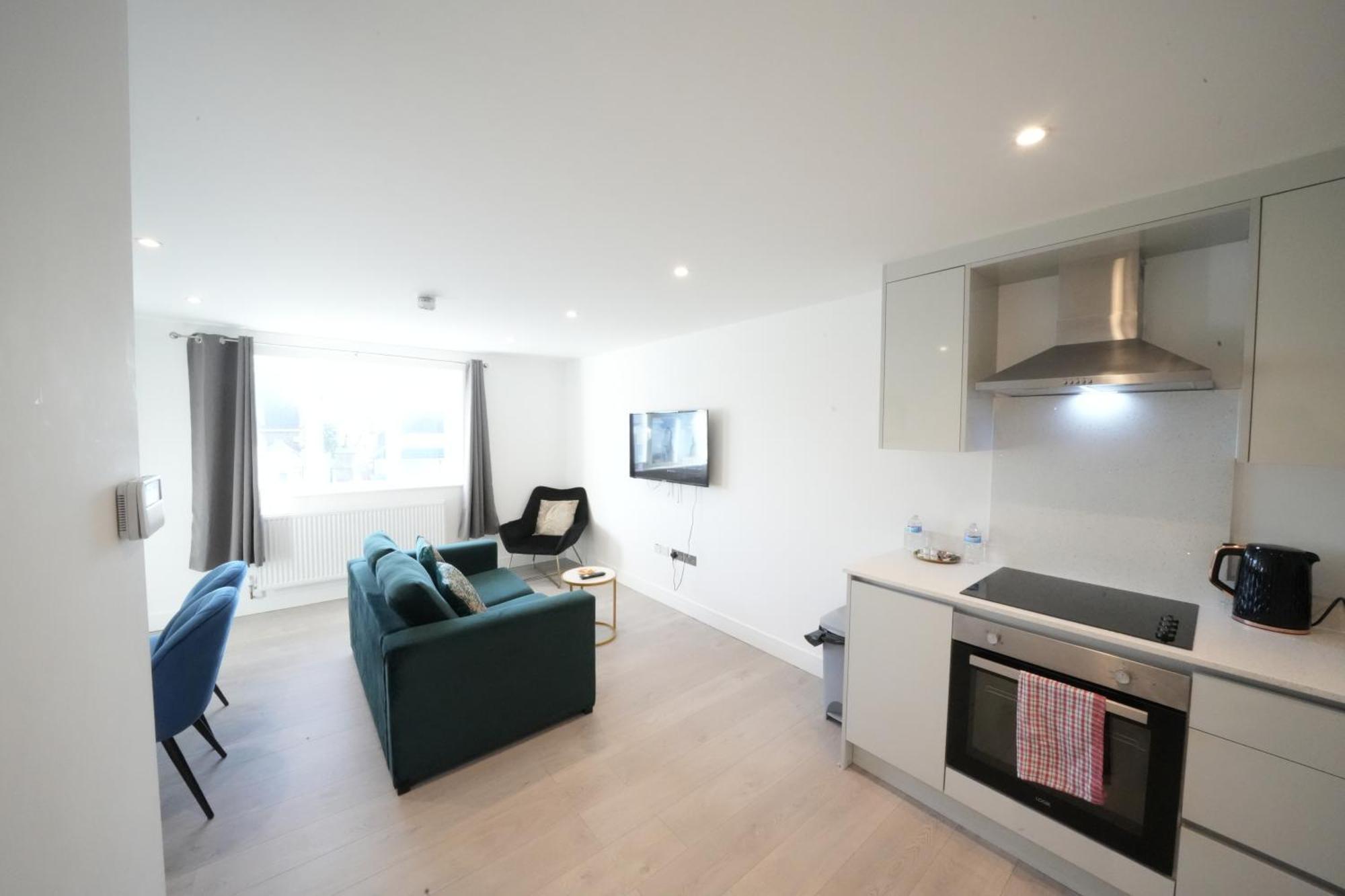 10 Min Drive To Airport - Free Parking - 15 Min Bus Ride - Ev Charge Available Apartment Stanwell Exterior photo