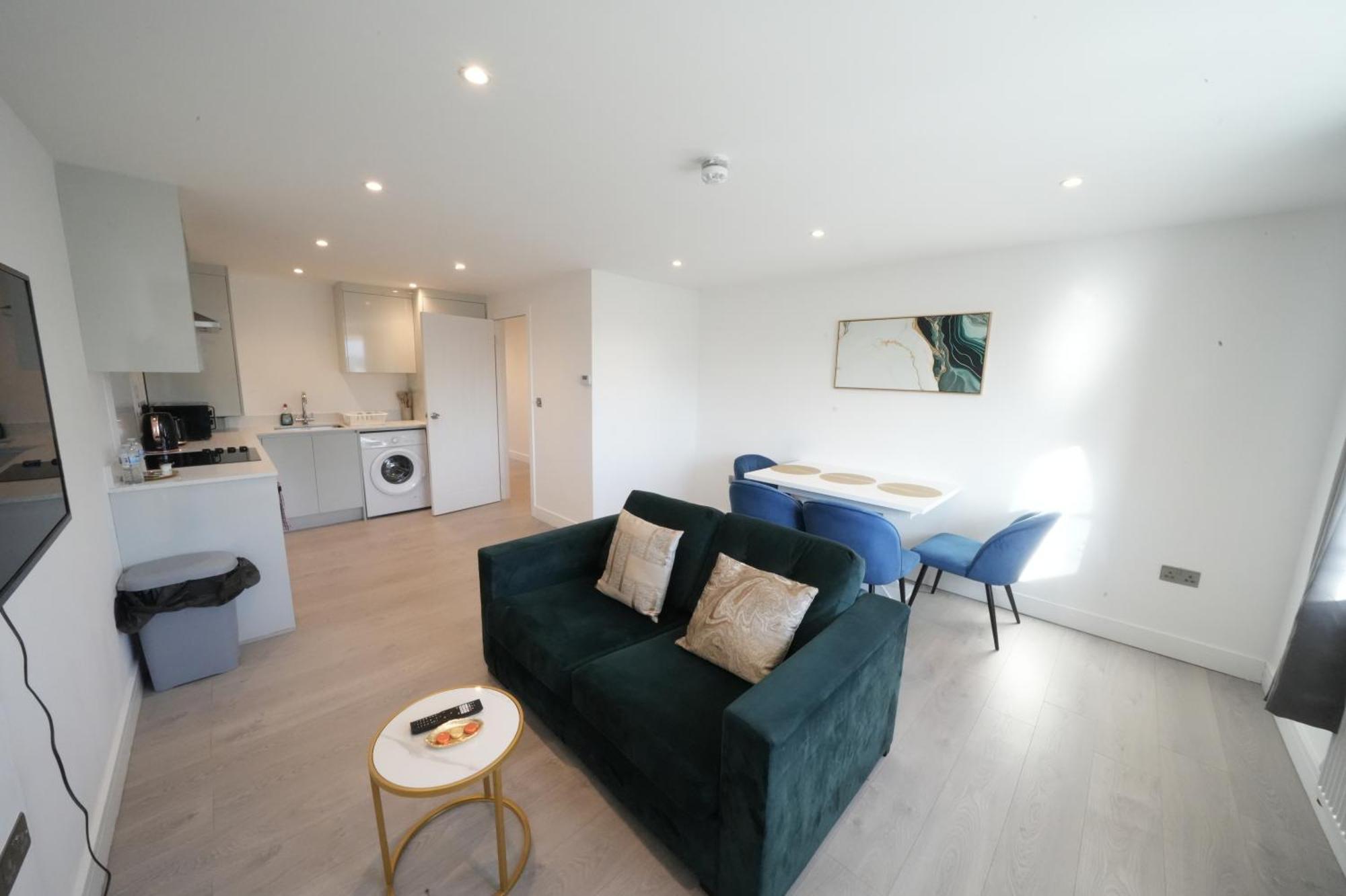 10 Min Drive To Airport - Free Parking - 15 Min Bus Ride - Ev Charge Available Apartment Stanwell Exterior photo