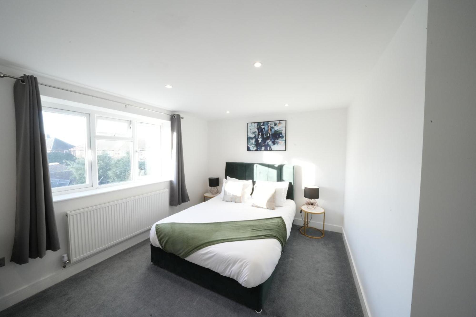 10 Min Drive To Airport - Free Parking - 15 Min Bus Ride - Ev Charge Available Apartment Stanwell Exterior photo