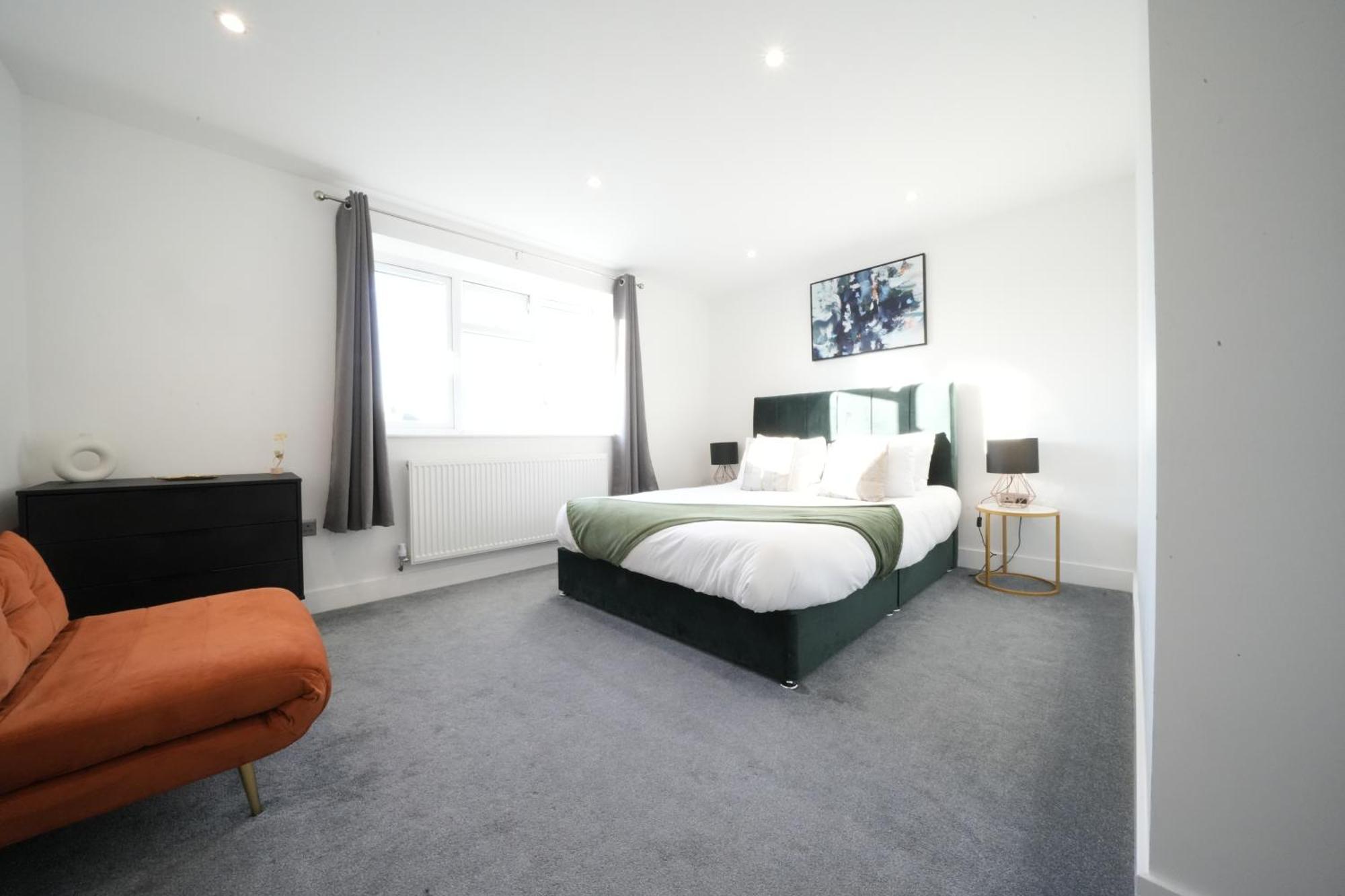 10 Min Drive To Airport - Free Parking - 15 Min Bus Ride - Ev Charge Available Apartment Stanwell Exterior photo