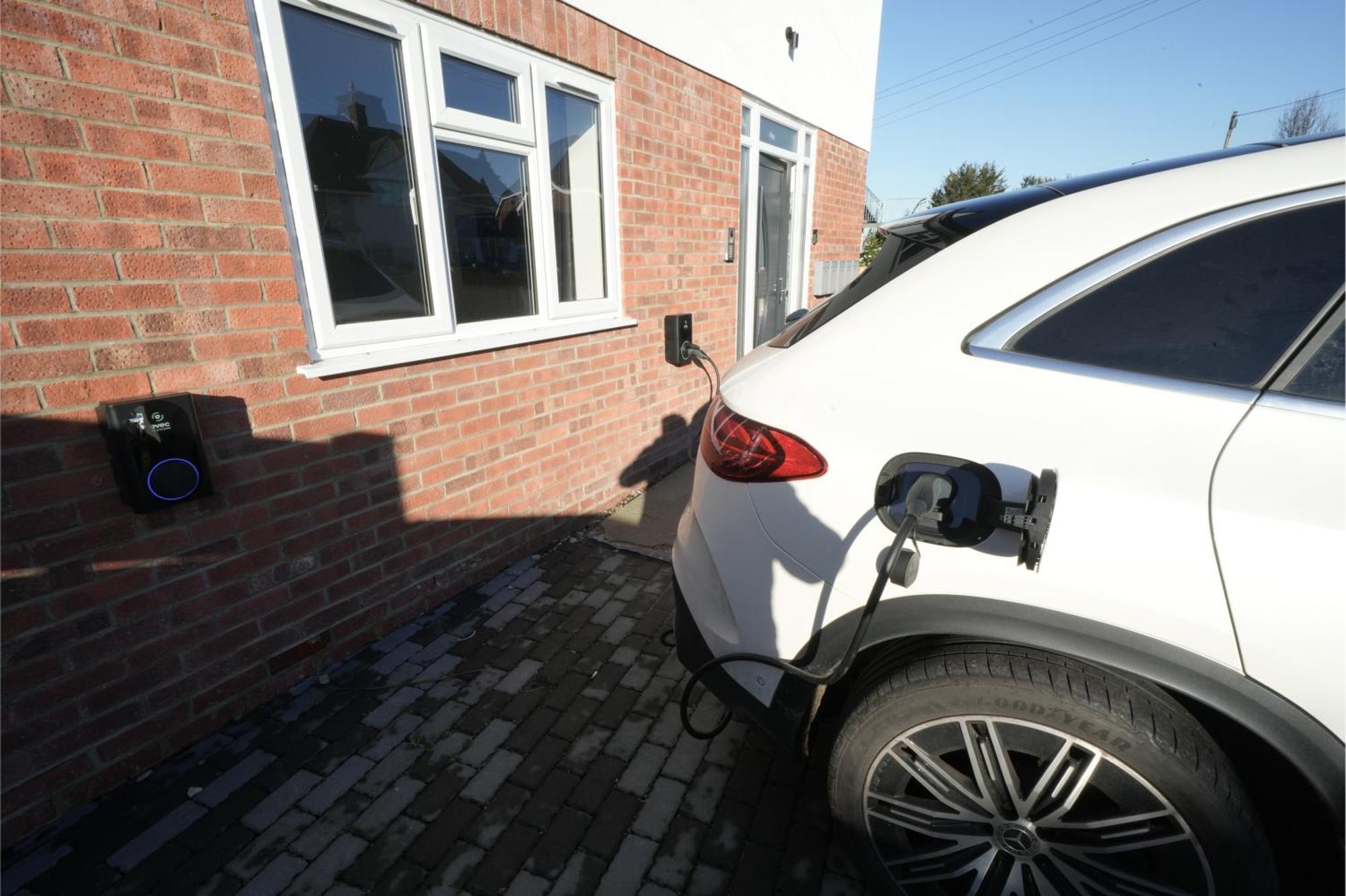 10 Min Drive To Airport - Free Parking - 15 Min Bus Ride - Ev Charge Available Apartment Stanwell Exterior photo