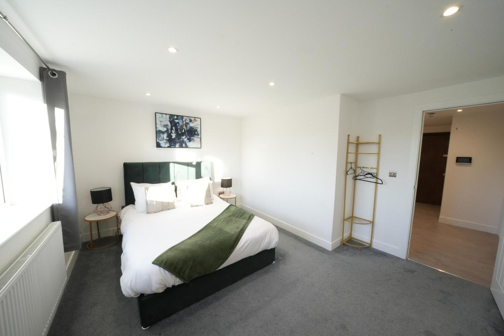 10 Min Drive To Airport - Free Parking - 15 Min Bus Ride - Ev Charge Available Apartment Stanwell Exterior photo